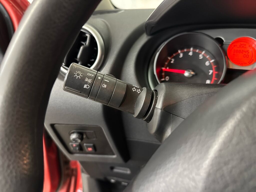 Nissan Qashqai 2007 Punainen