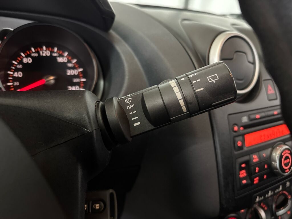 Nissan Qashqai 2007 Punainen