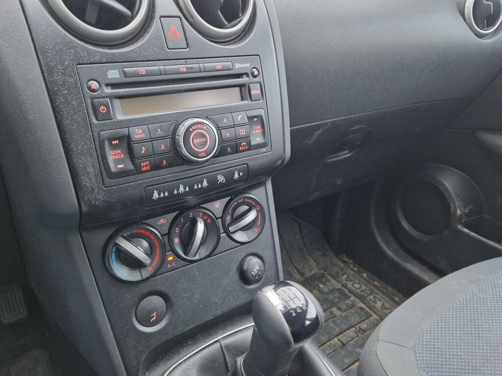 Nissan Qashqai 2007 Punainen