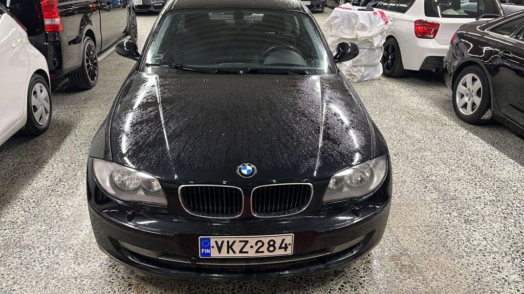 BMW 116 2010 Musta