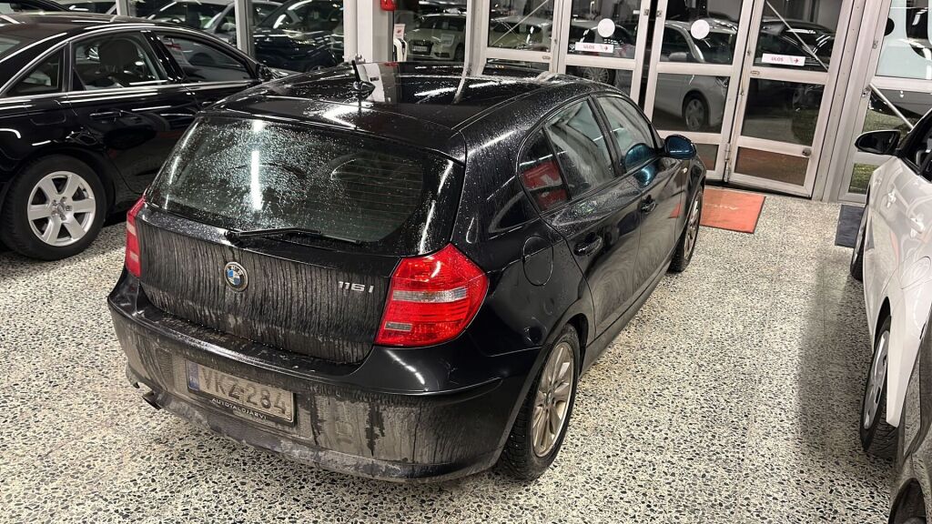 BMW 116 2010 Musta