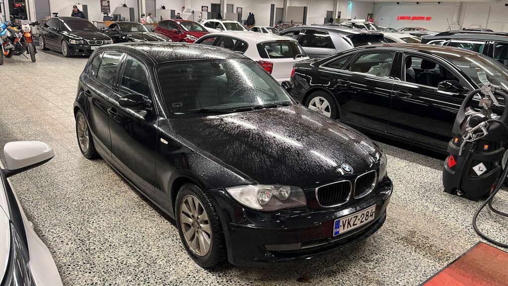 BMW 116 2010 Musta