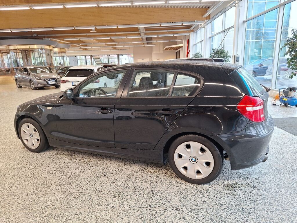 BMW 116 2010 Musta
