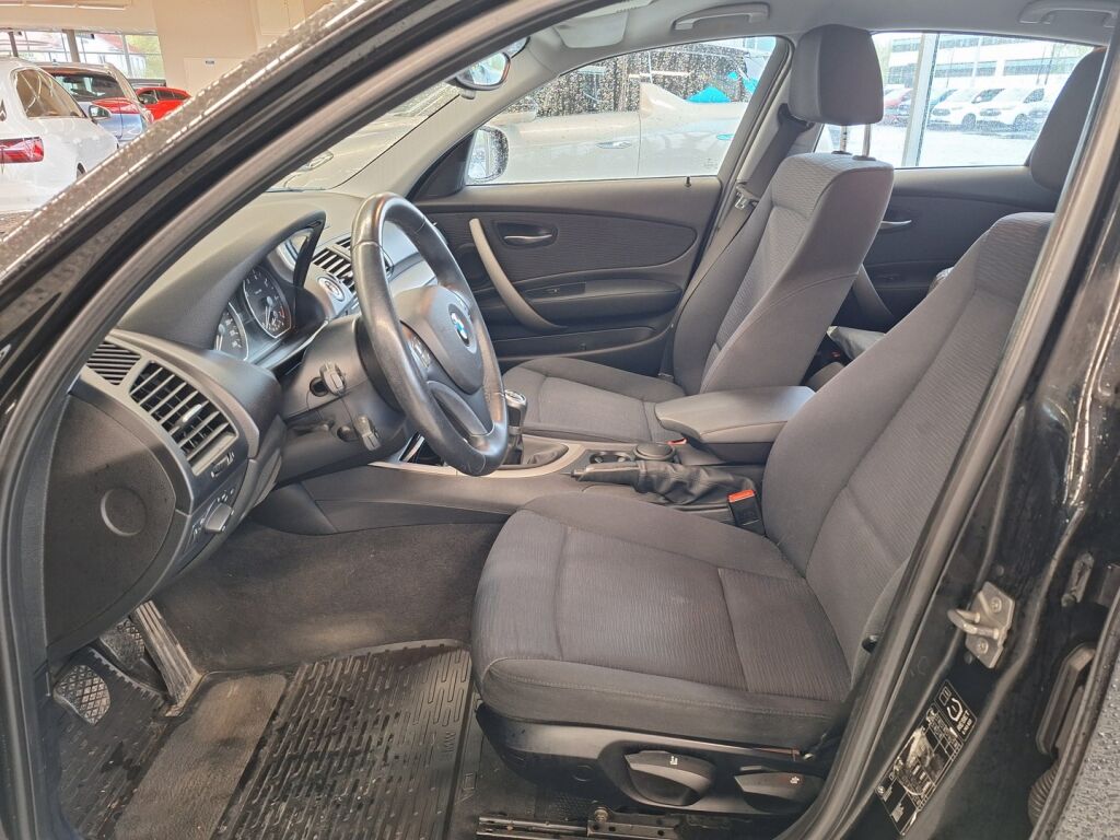 BMW 116 2010 Musta