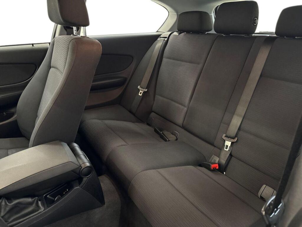 BMW 116 2010 Musta