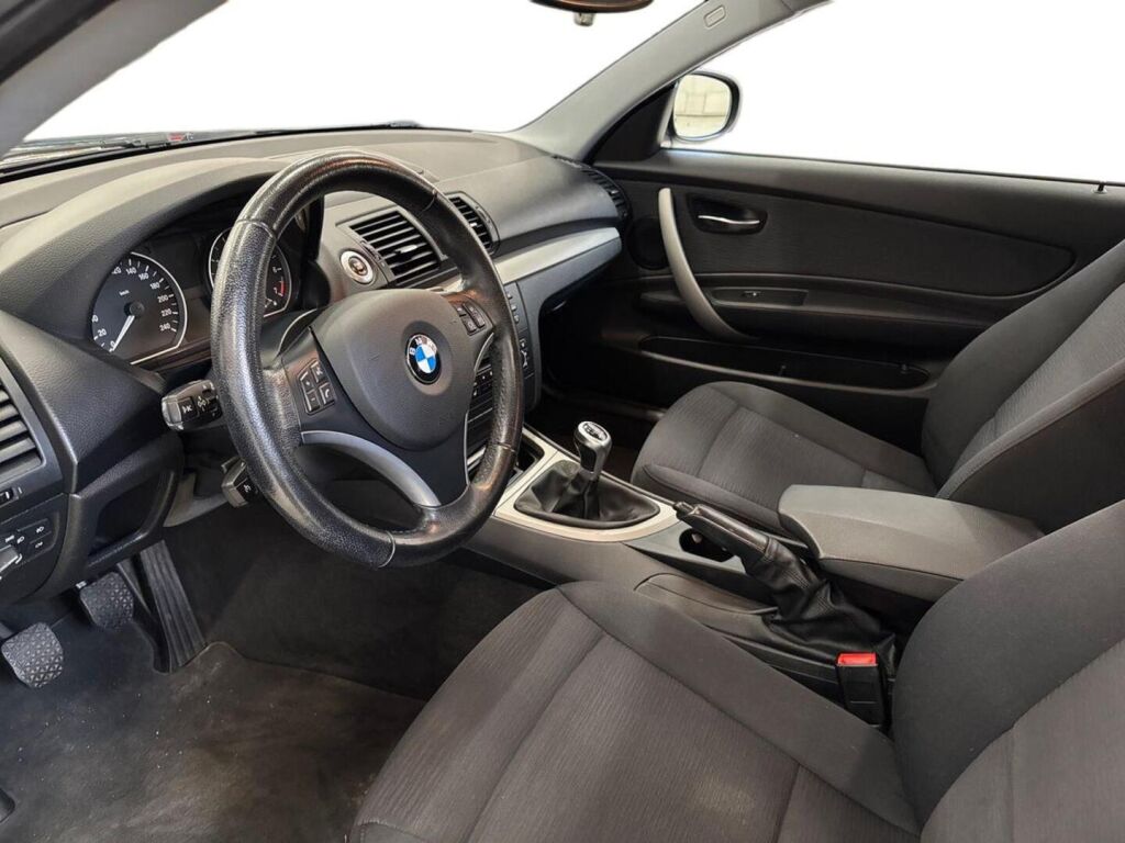 BMW 116 2010 Musta