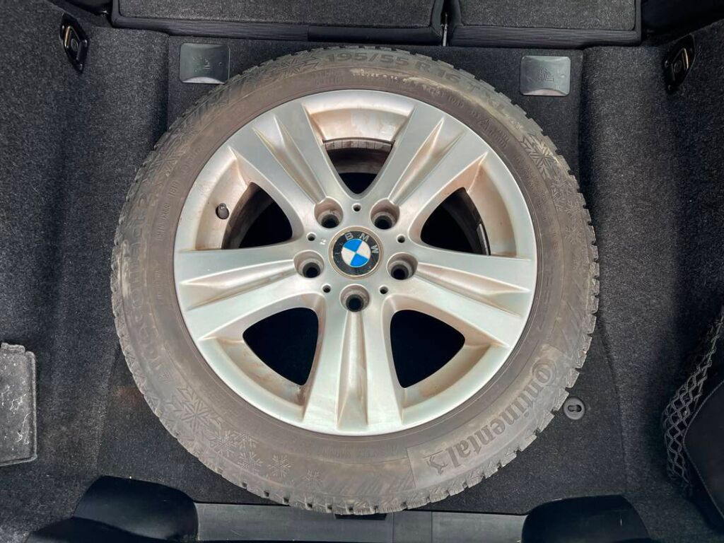 BMW 116 2010 Musta