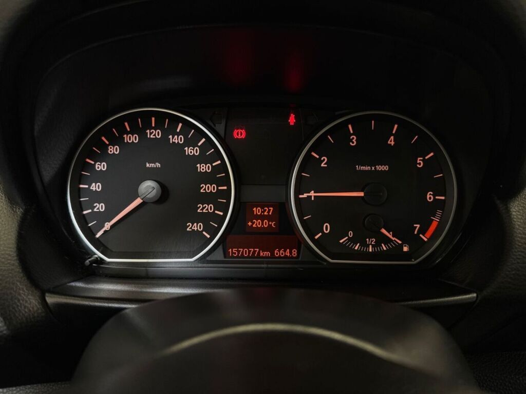 BMW 116 2010 Musta