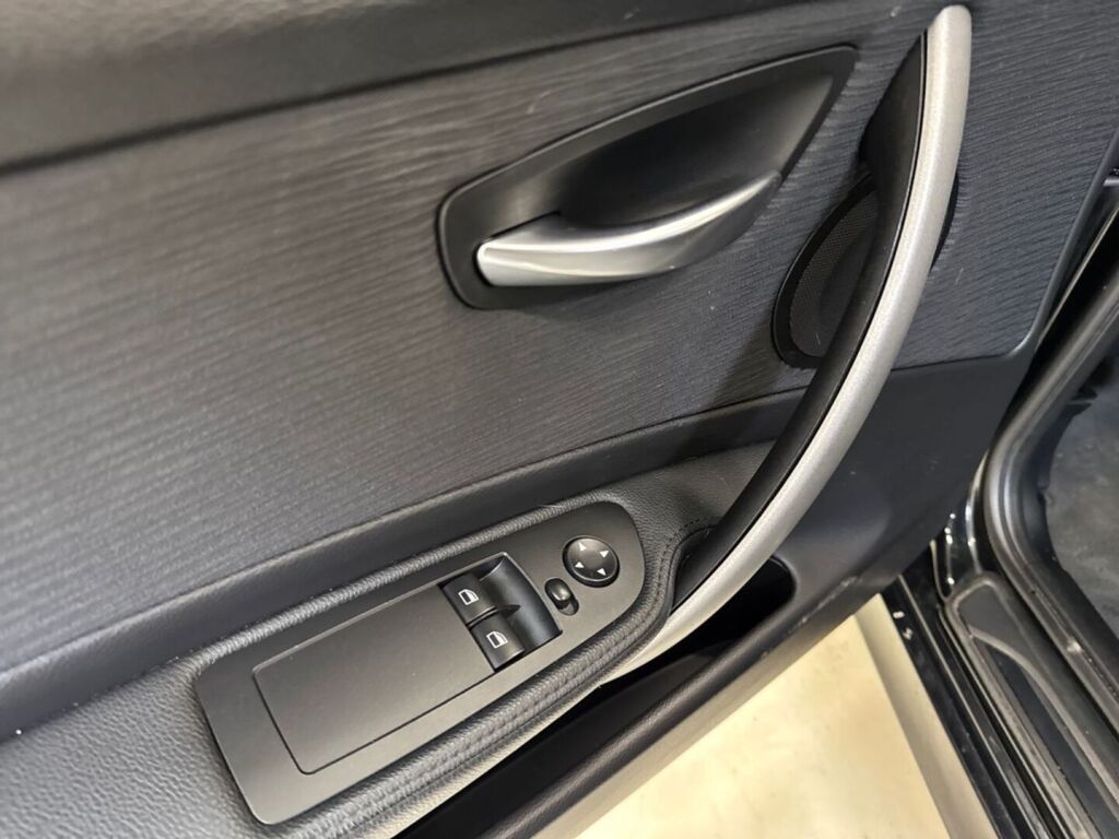 BMW 116 2010 Musta