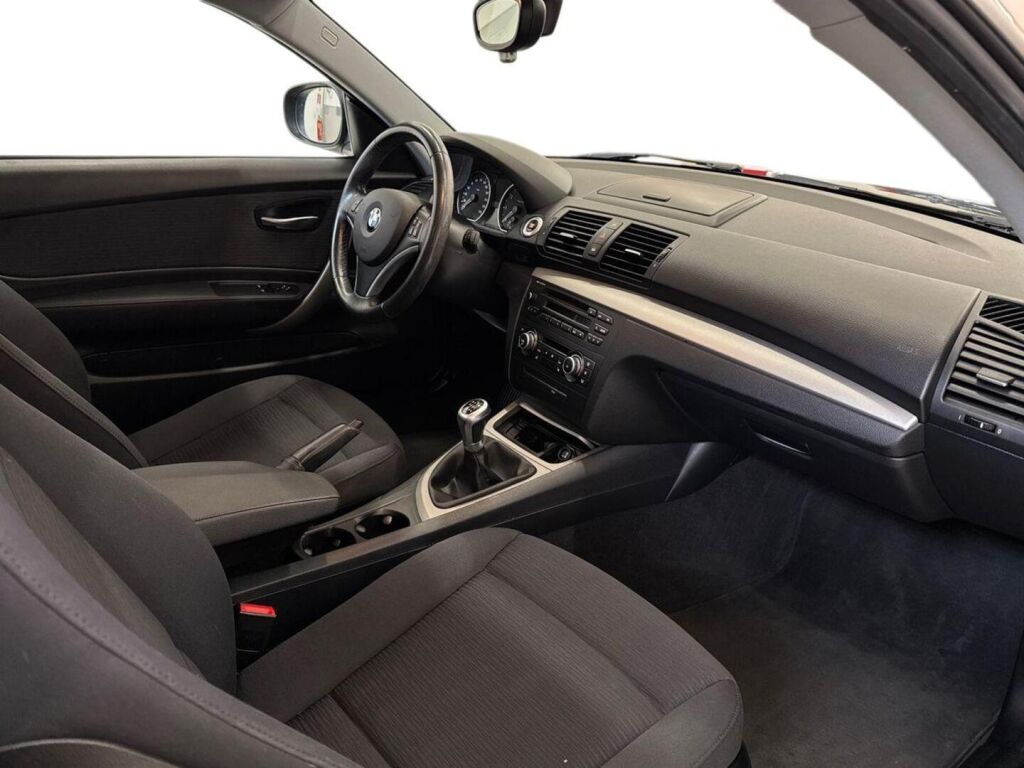 BMW 116 2010 Musta