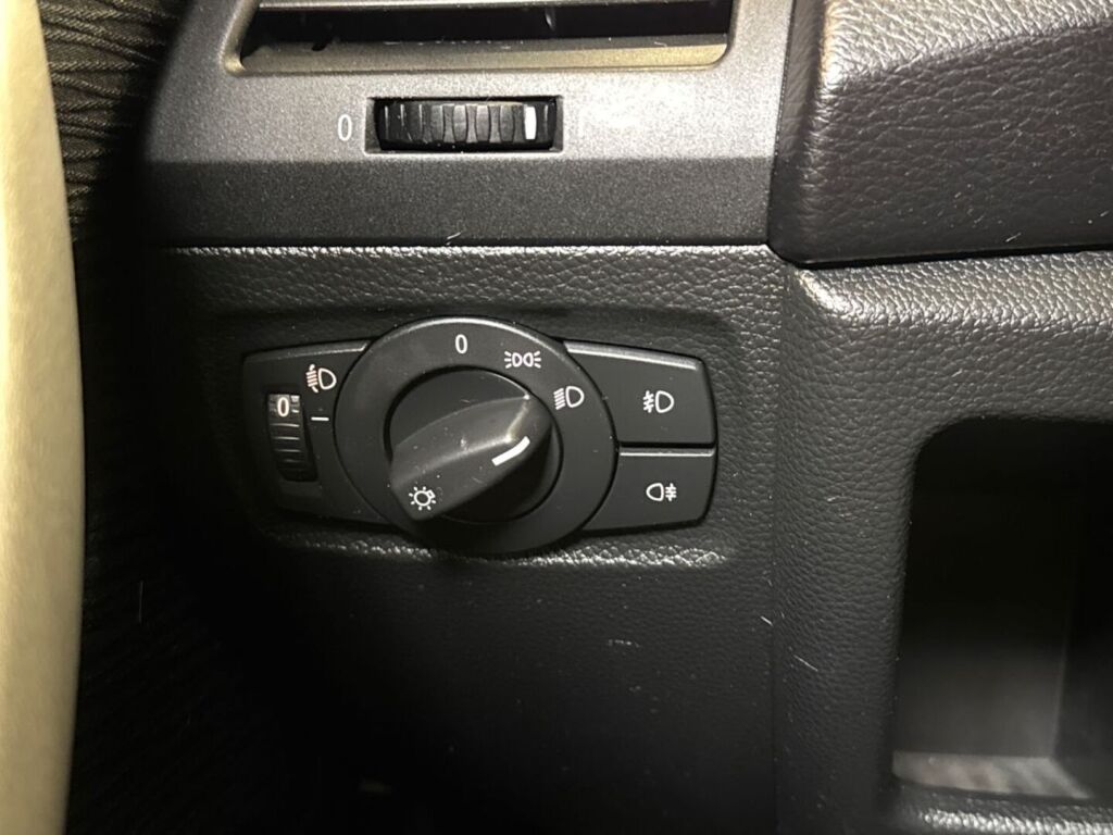 BMW 116 2010 Musta