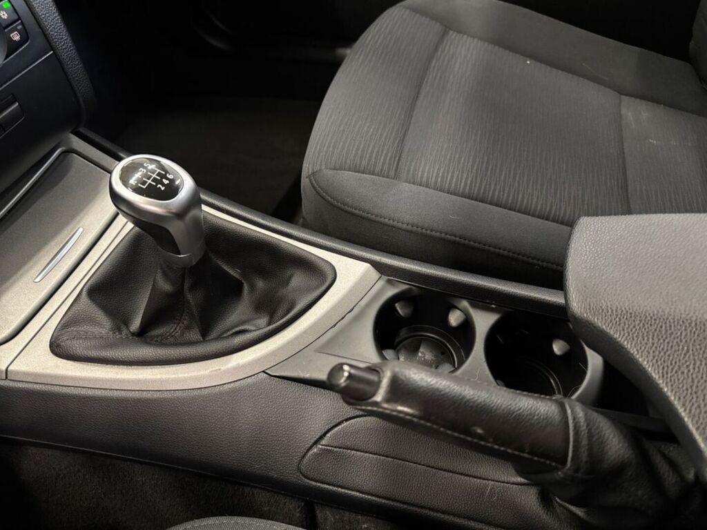 BMW 116 2010 Musta