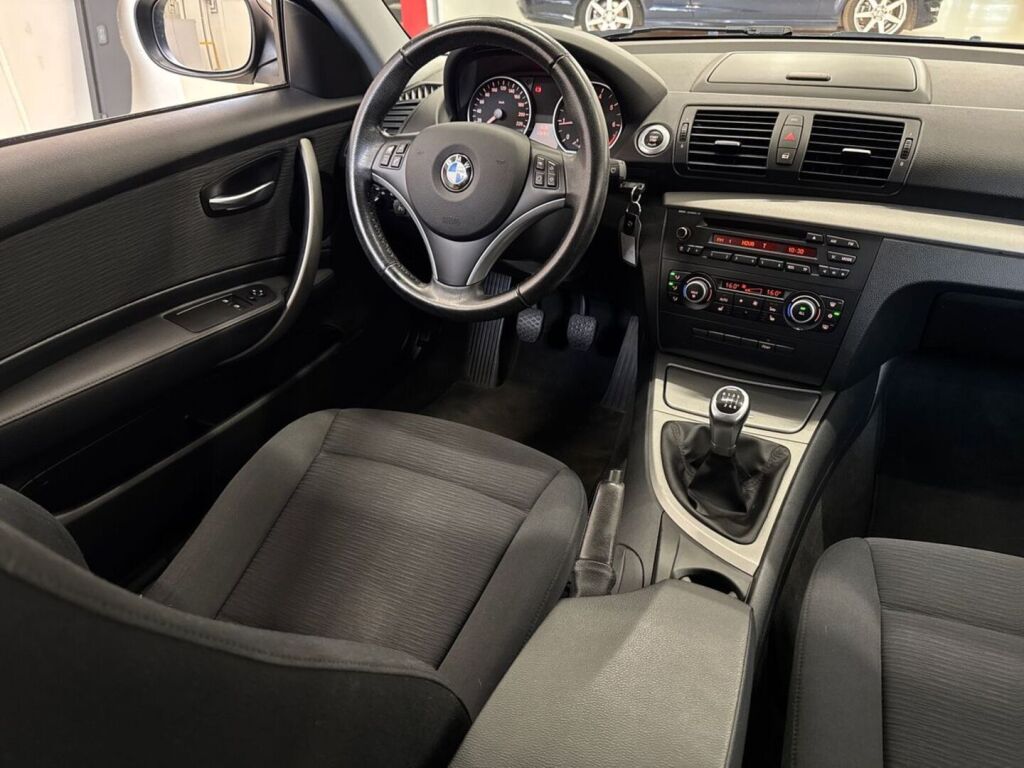 BMW 116 2010 Musta