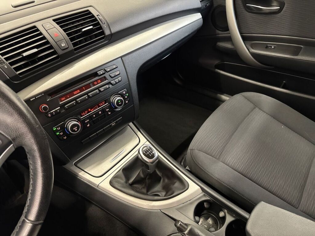 BMW 116 2010 Musta