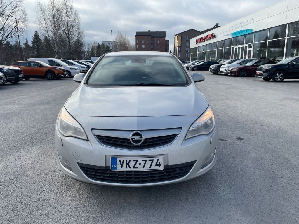 Opel Astra 2010 Hopea