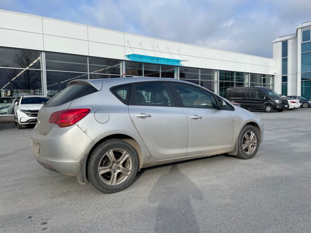 Opel Astra 2010 Hopea