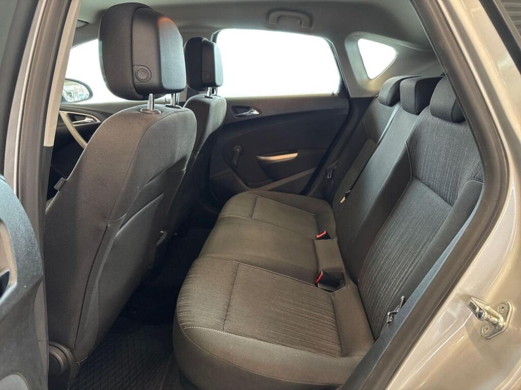 Opel Astra 2010 Hopea