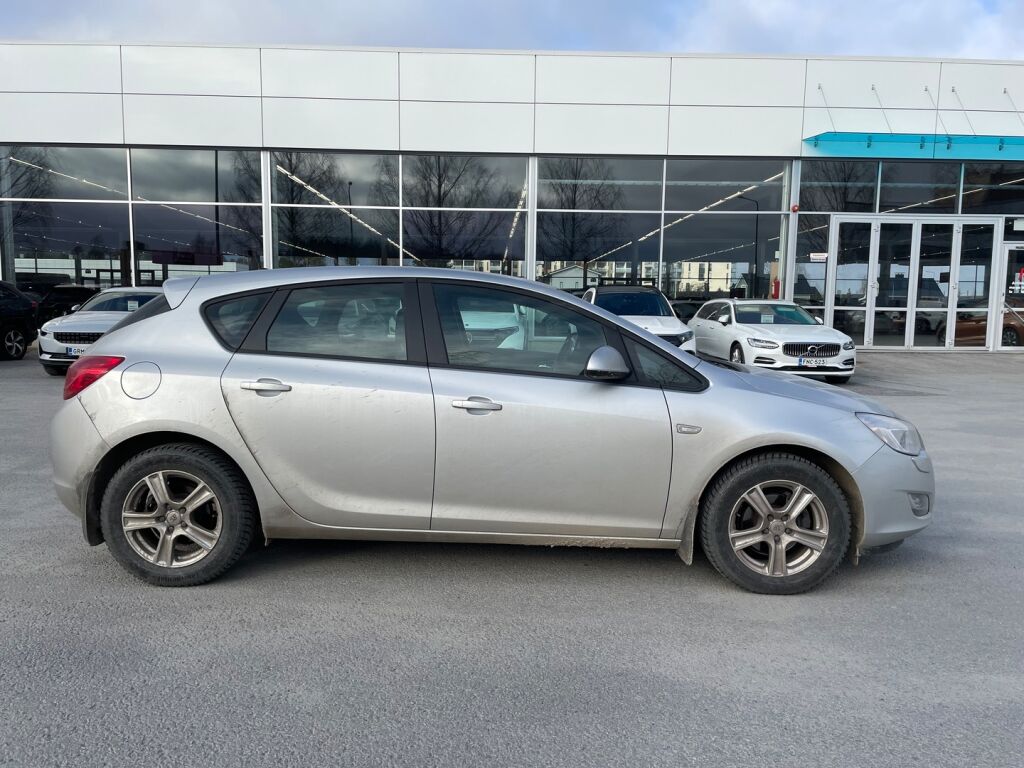 Opel Astra 2010 Hopea