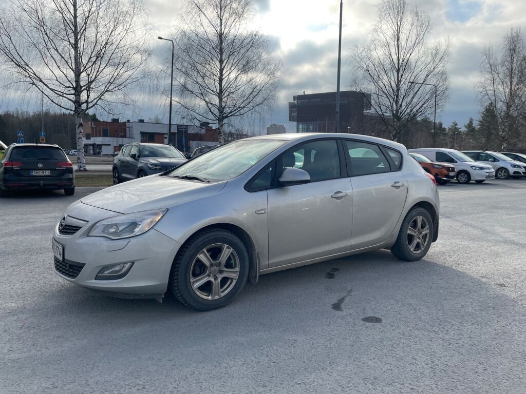 Opel Astra 2010 Hopea