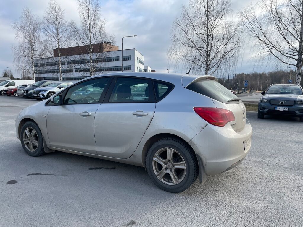 Opel Astra 2010 Hopea
