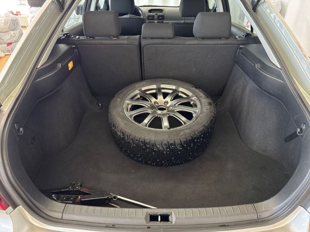 Toyota Avensis 2005 Hopea