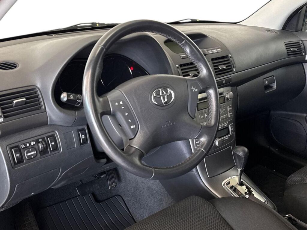 Toyota Avensis 2005 Hopea