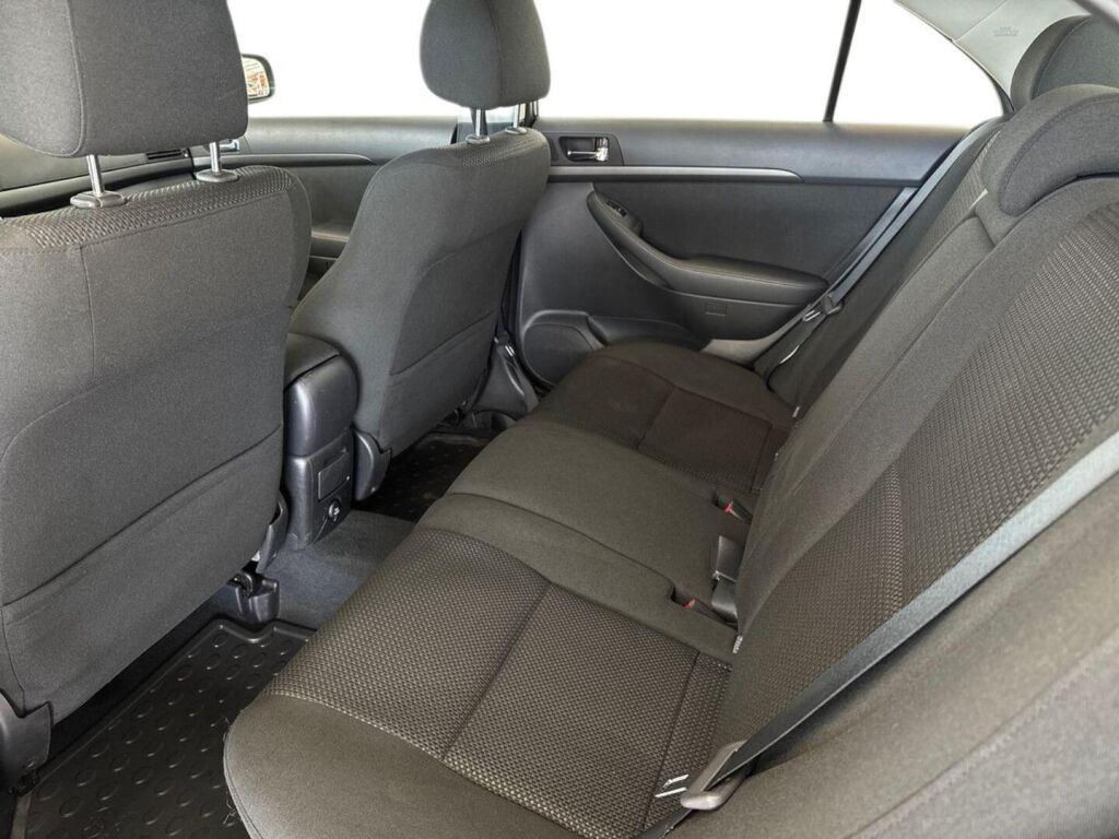 Toyota Avensis 2005 Hopea