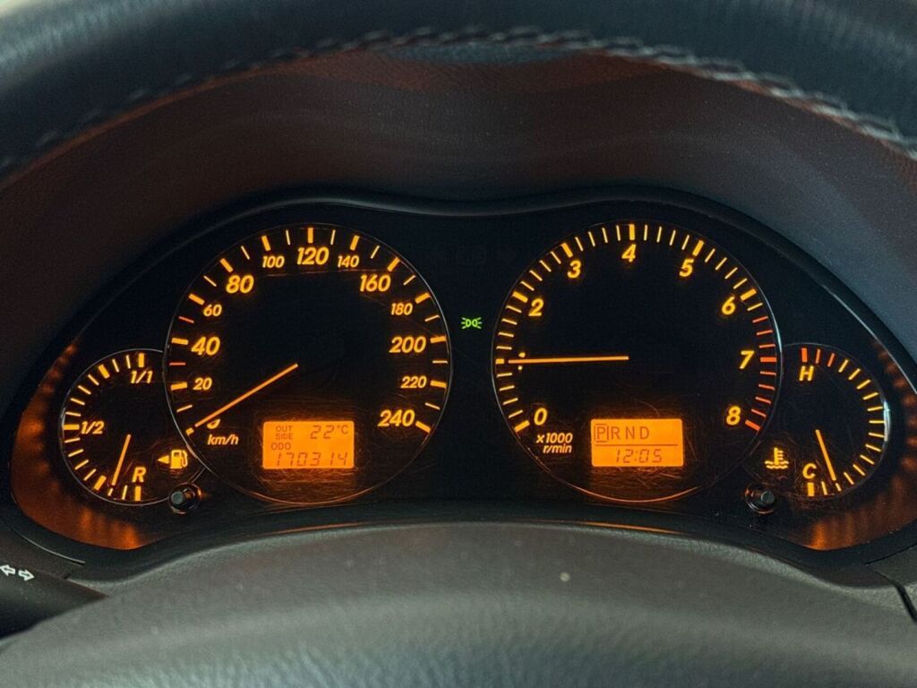 Toyota Avensis 2005 Hopea
