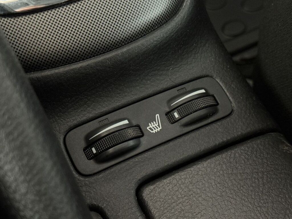 Toyota Avensis 2005 Hopea