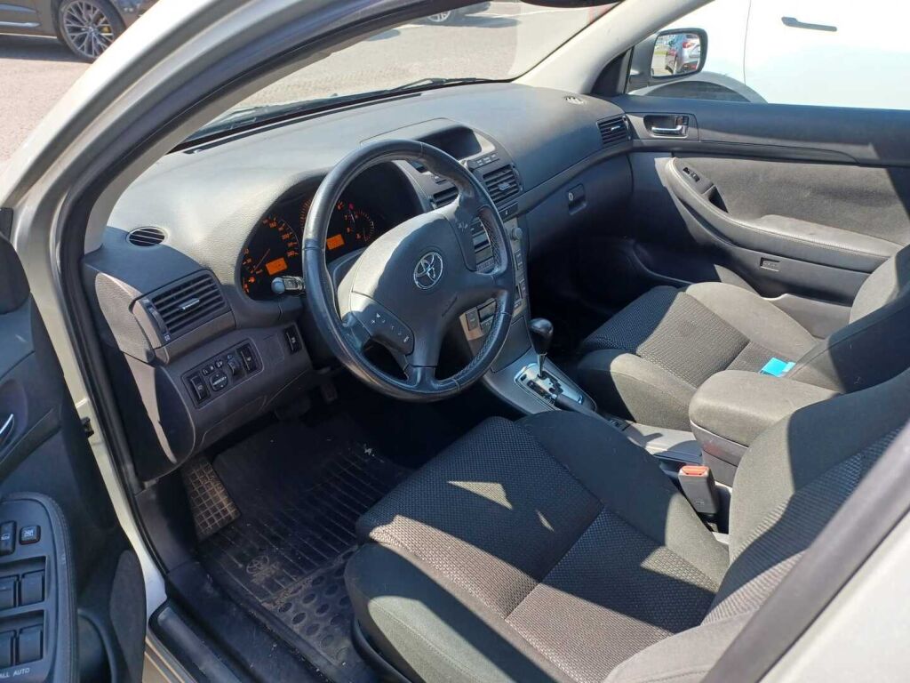 Toyota Avensis 2005 Hopea