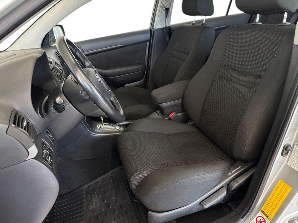 Toyota Avensis 2005 Hopea