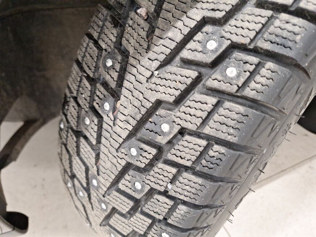 Volkswagen Golf 2005 Musta