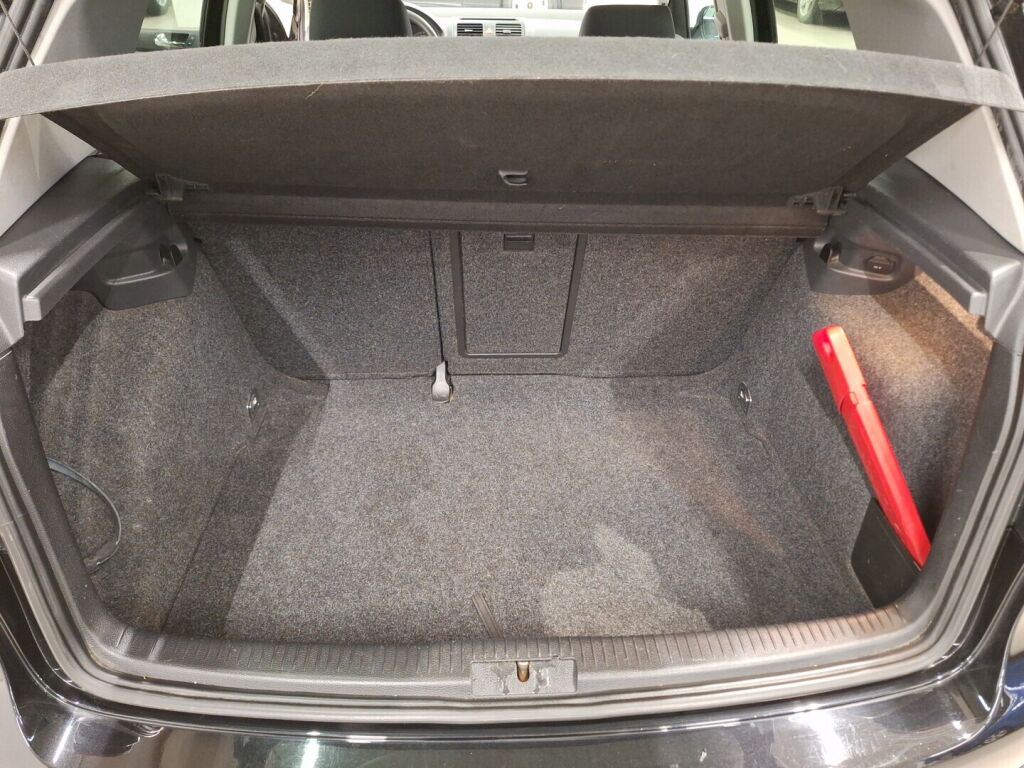 Volkswagen Golf 2005 Musta