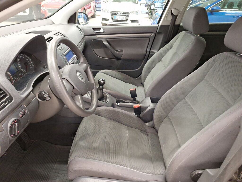 Volkswagen Golf 2005 Musta