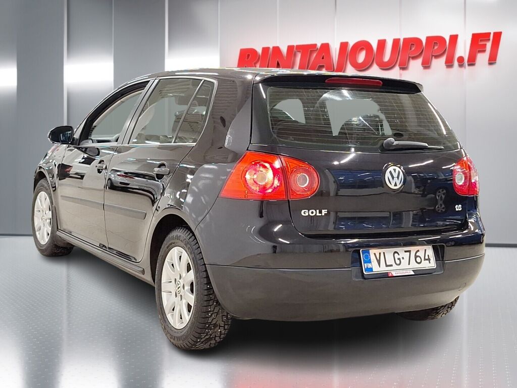 Volkswagen Golf 2005 Musta