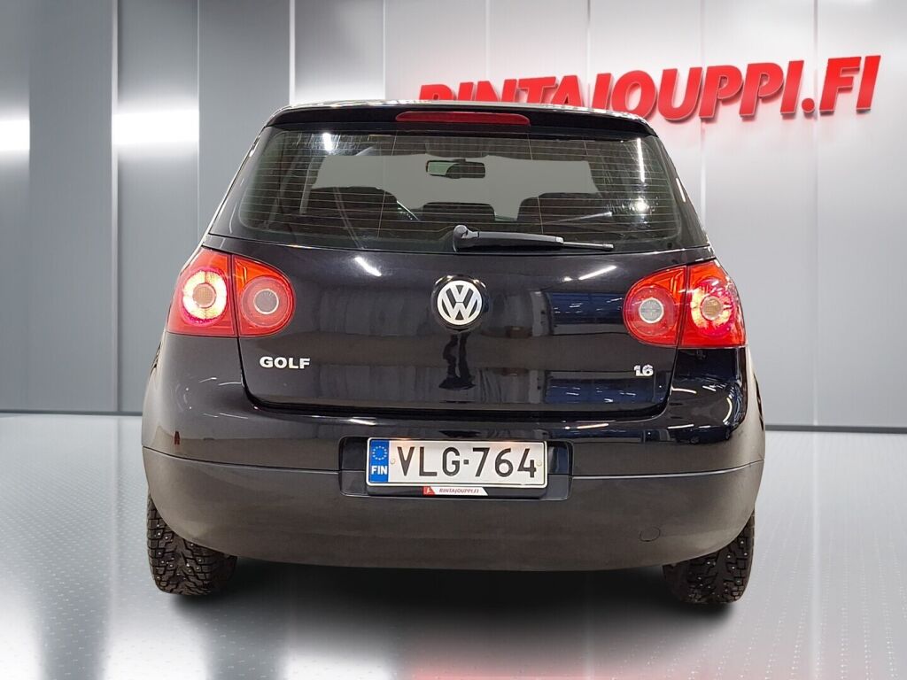 Volkswagen Golf 2005 Musta