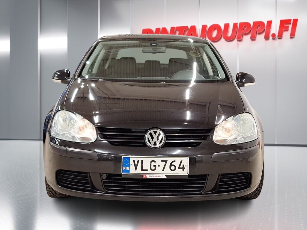 Volkswagen Golf 2005 Musta