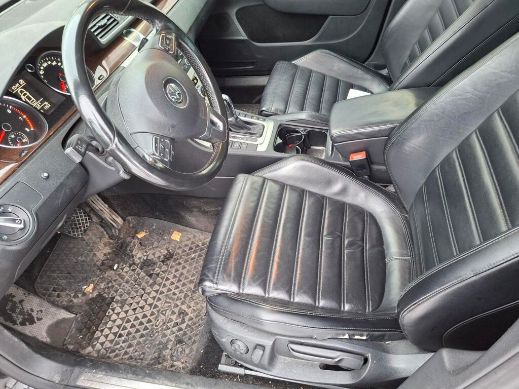 Volkswagen Passat 2013 Musta