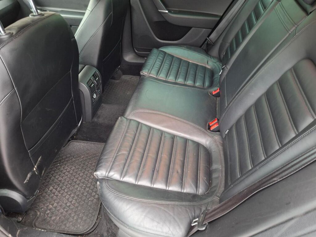 Volkswagen Passat 2013 Musta