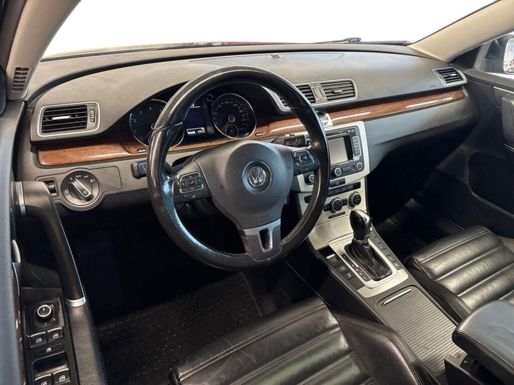 Volkswagen Passat 2013 Musta