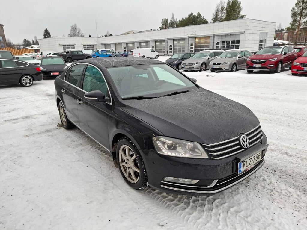 Volkswagen Passat 2013 Musta