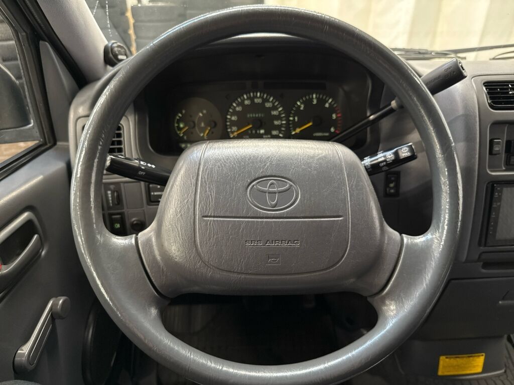 Toyota Hiace 2001 Musta