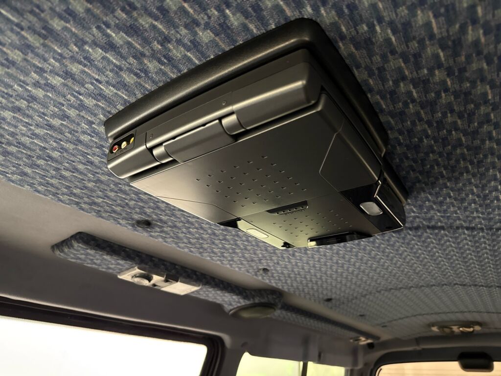 Toyota Hiace 2001 Musta