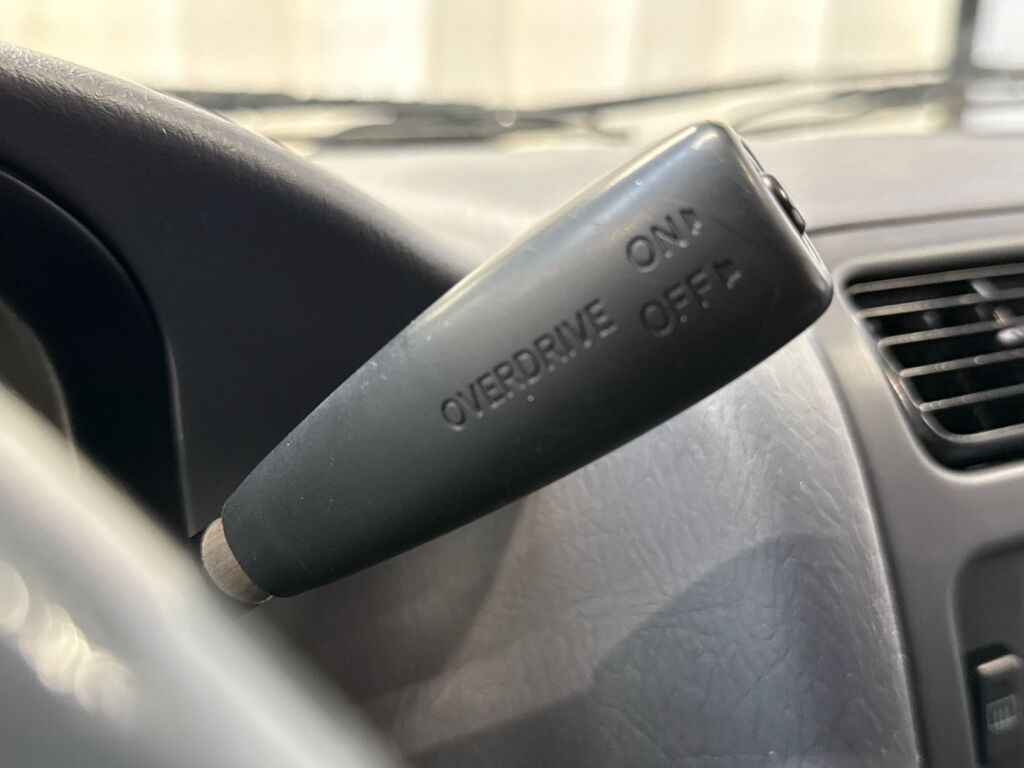 Toyota Hiace 2001 Musta