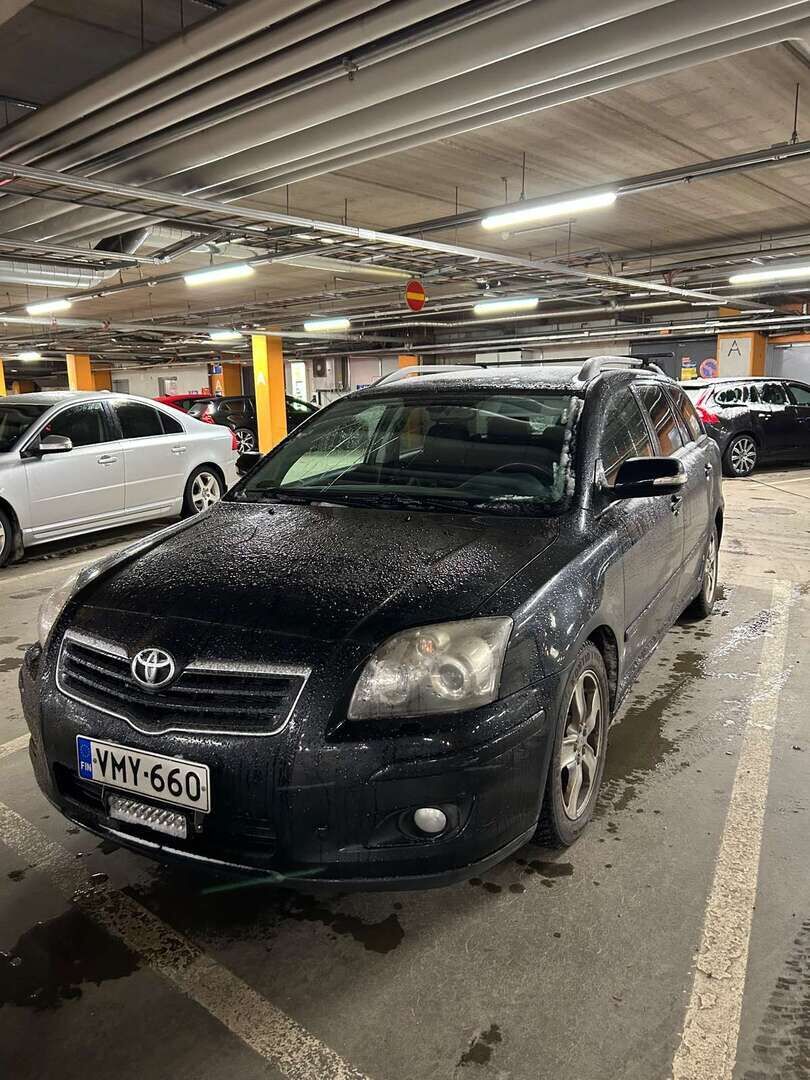 Toyota Avensis 2008 Musta