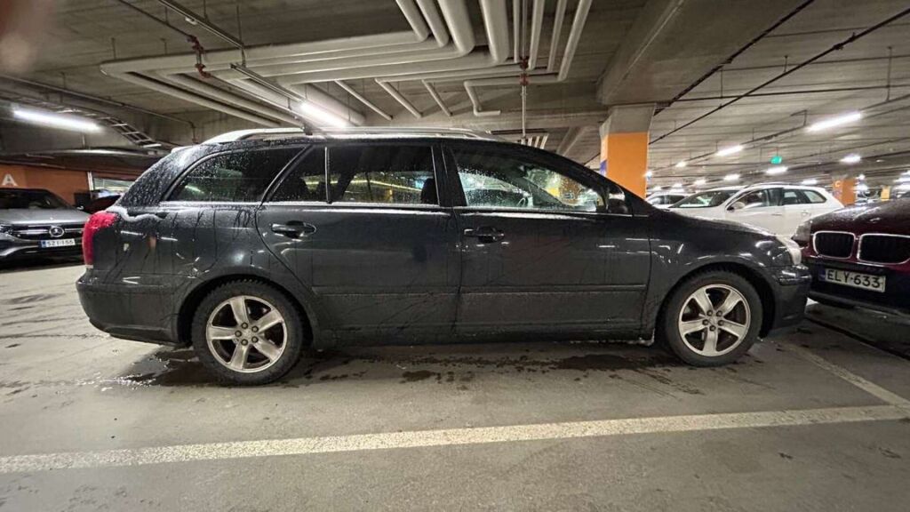 Toyota Avensis 2008 Musta