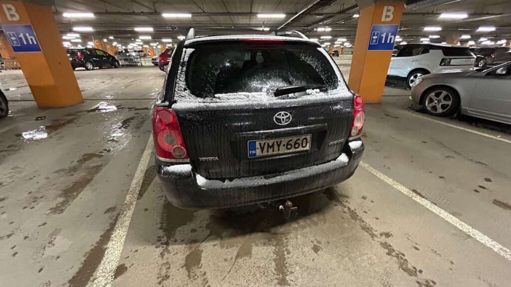 Toyota Avensis 2008 Musta