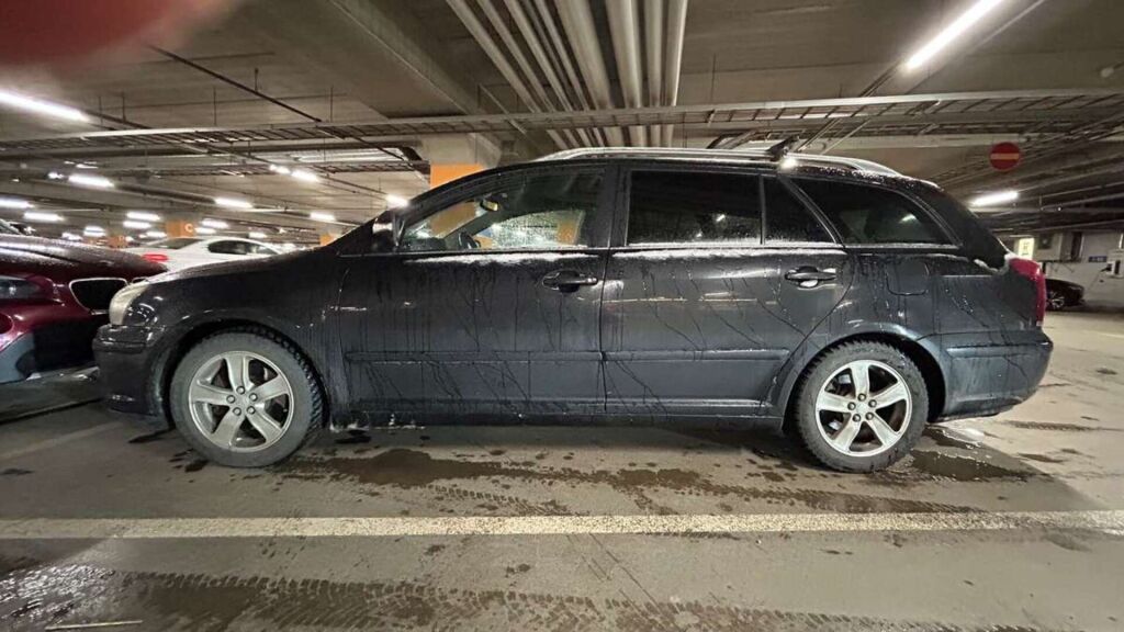 Toyota Avensis 2008 Musta