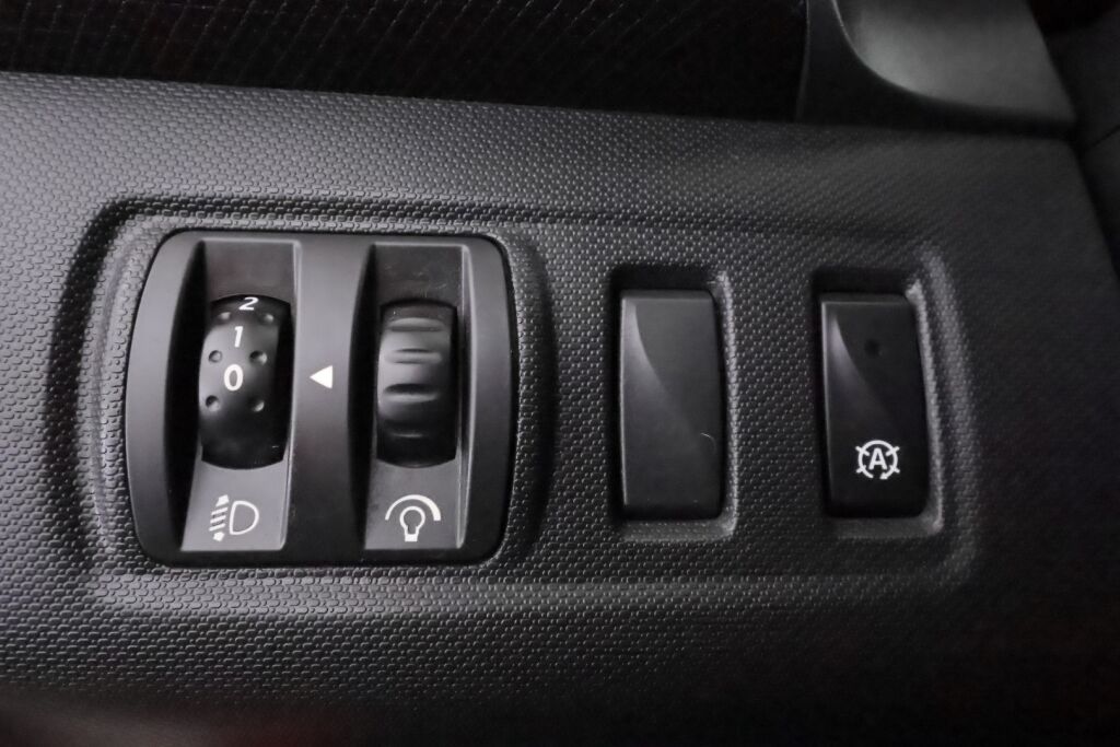 Renault Clio 2012 Punainen