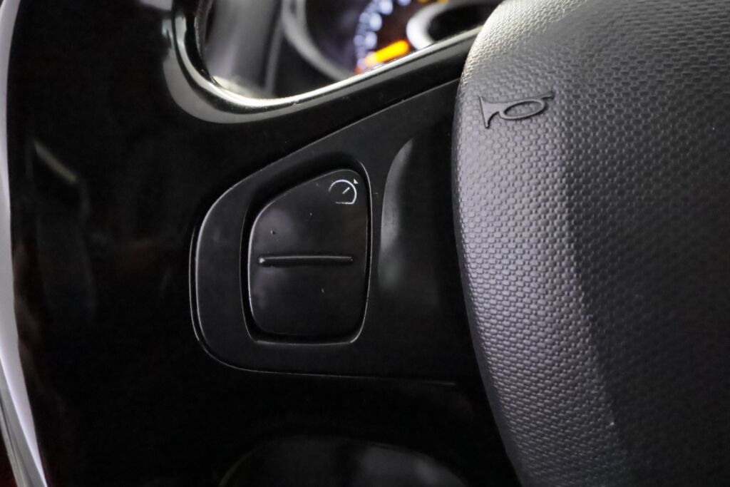 Renault Clio 2012 Punainen